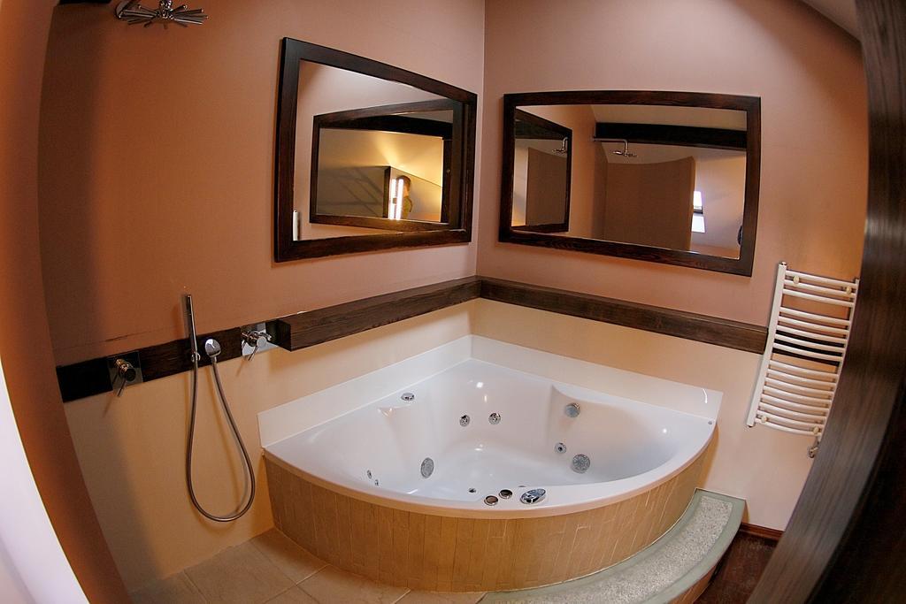 Krakow Jacuzzi Apartment Oda fotoğraf