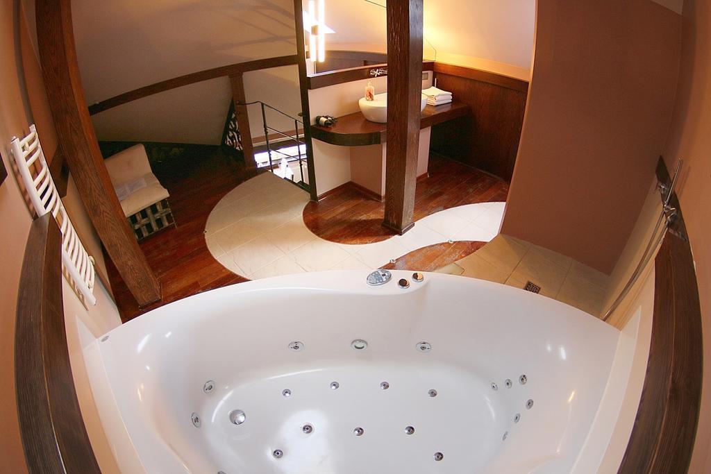 Krakow Jacuzzi Apartment Oda fotoğraf